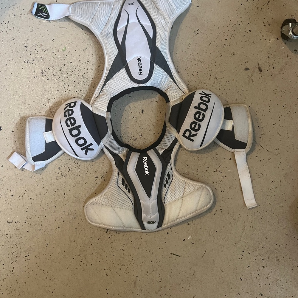 Reebok Hockey White and Black Shoulder Pads Kids Small Worn